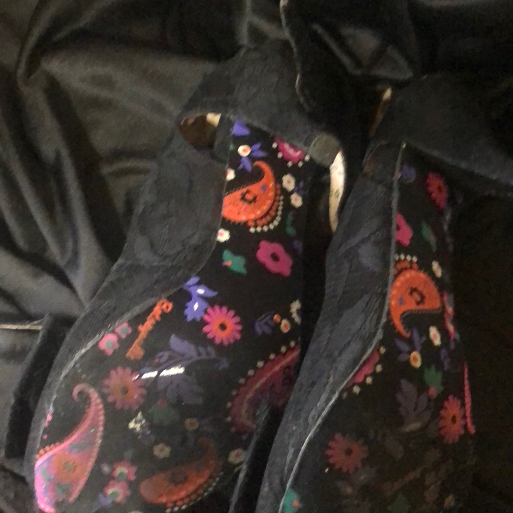 Sandals - Picture 2 of 2